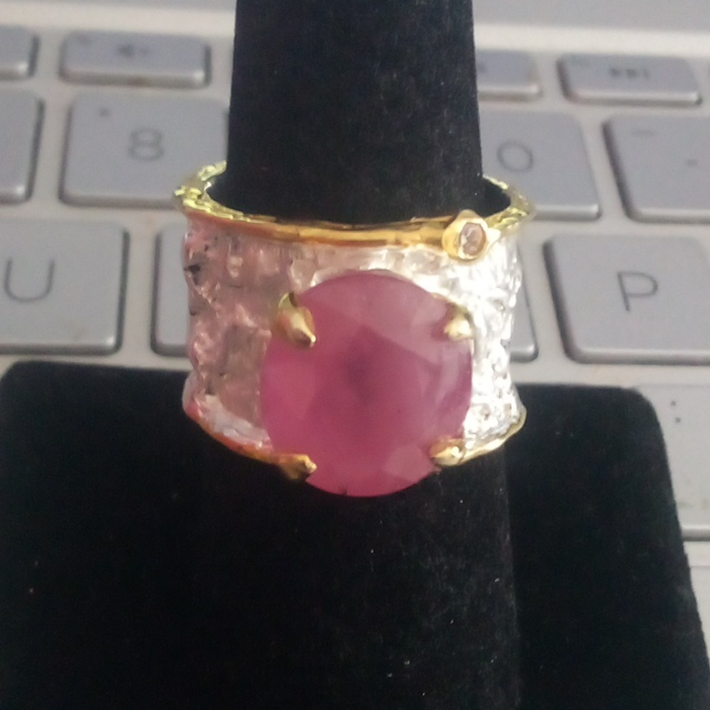 Gorgeous 10ct natural African pink ruby wedding band Size 7.5 💋😁